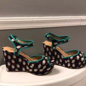 Women’s Report Printed Wedge size 8 Like New